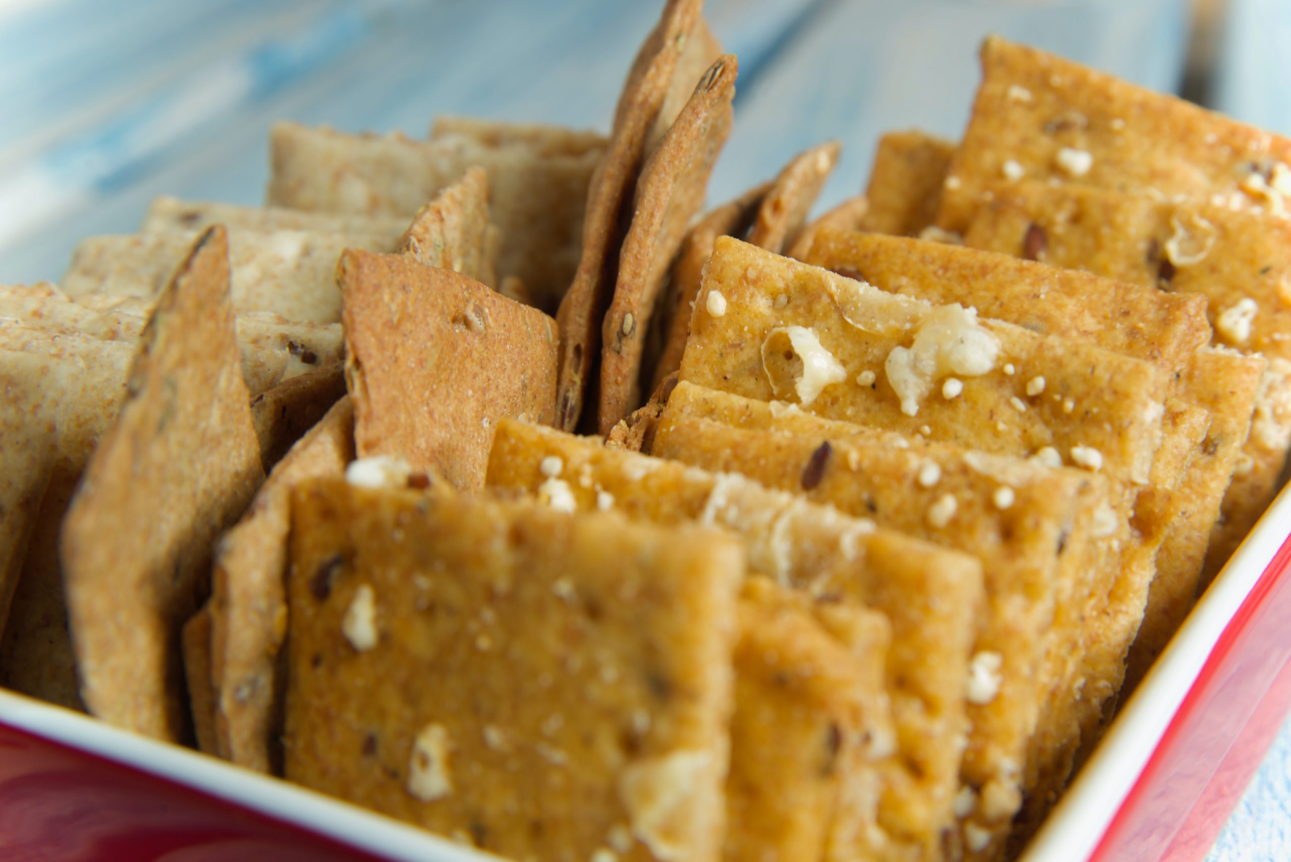 Simple Mills Farmhouse Cheddar Almond Flour Crackers: A Tasty and Wholesome Snacking Option